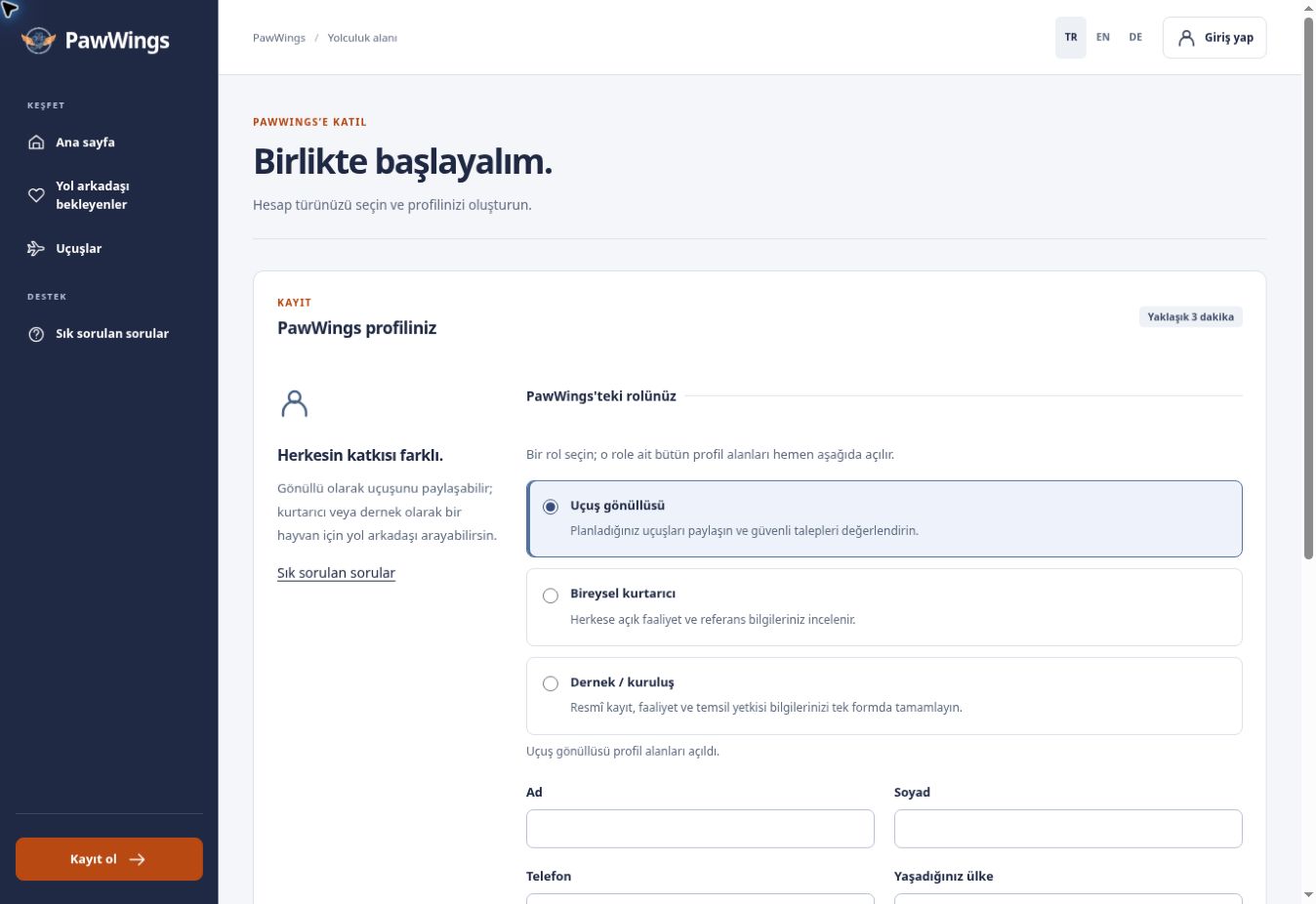 PawWings kayıt sayfasında üç hesap türünün seçildiği profil formu